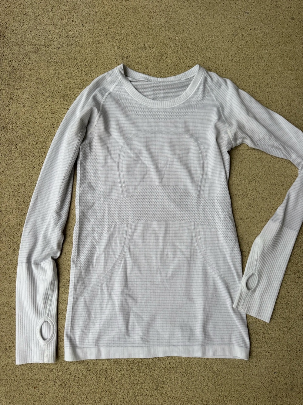 Lululemon swiftly tech long sleeve size 6